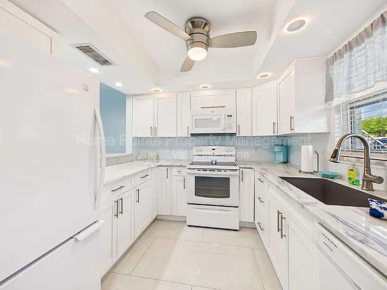 300 Valley Stream Dr #3D — Photo 10