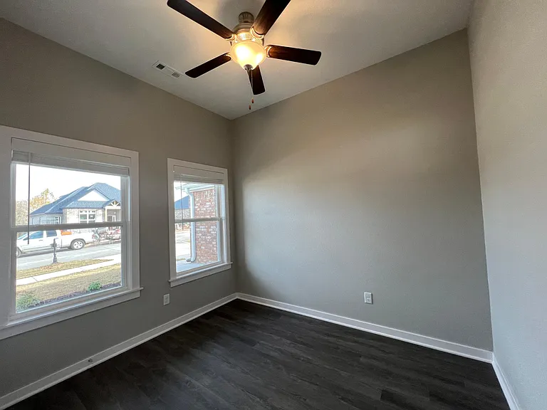 1536 N Pershing St — Photo 11