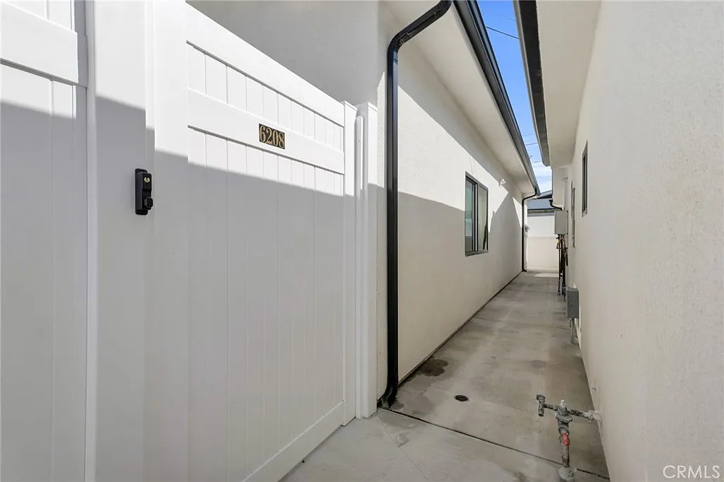 Building Photo - 6208 Beeman Ave