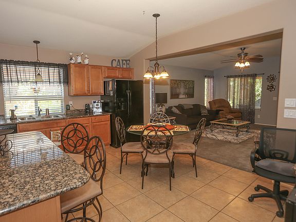 4th image of 626 E Saddle Way