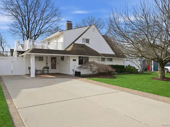 12 Woodgreen Lane, Wantagh, NY 11793