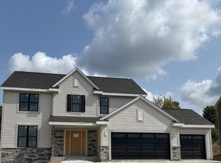 3716 Oakmont Trl, Waukesha, WI 53188