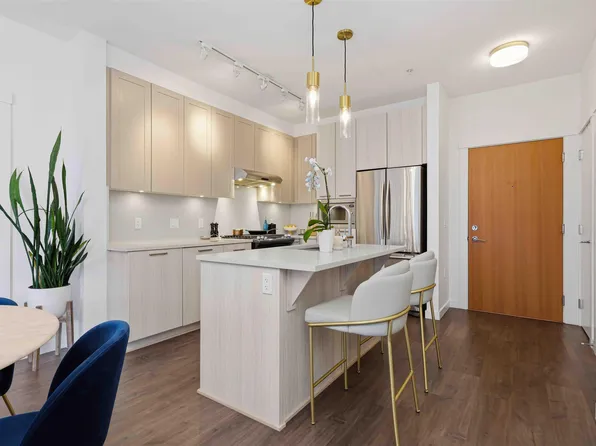 123 W 1st St #409, North Vancouver, BC V7M 0E5