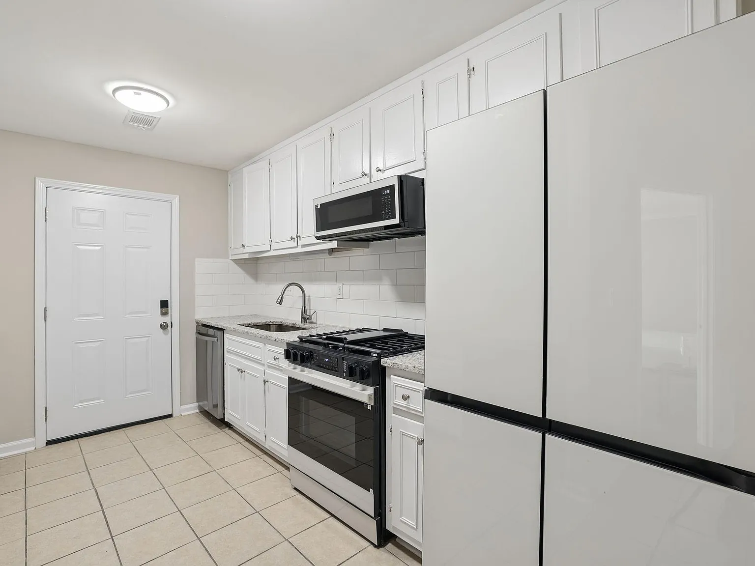 4 bed, 3.0 bath, 1594 sqft, $819 — Photo 4