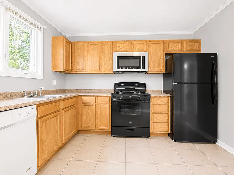 124 Delaware Ave — Photo 2
