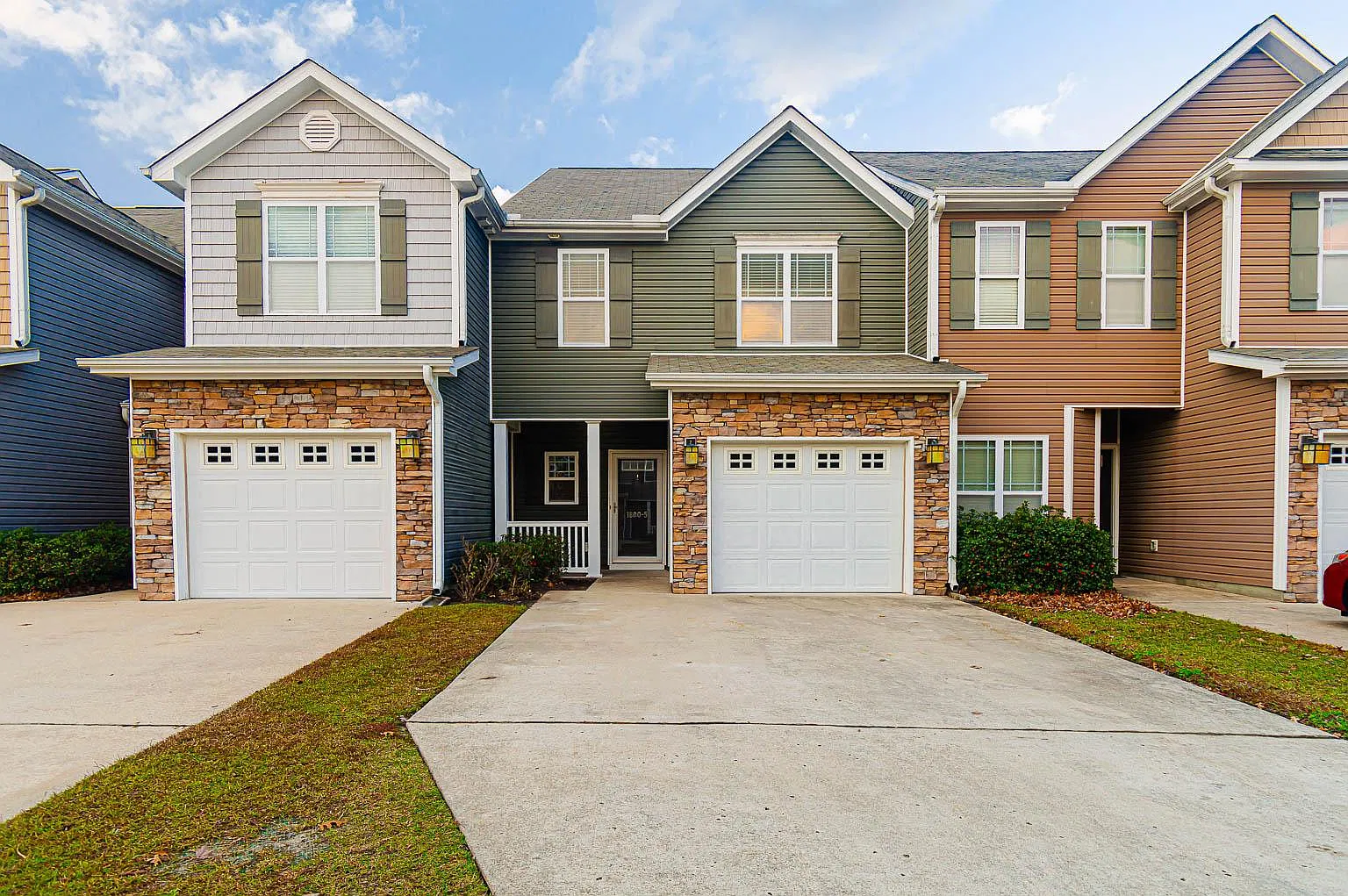 3 bed, 2.5 bath, 1772 sqft, $1,850 — Photo 1