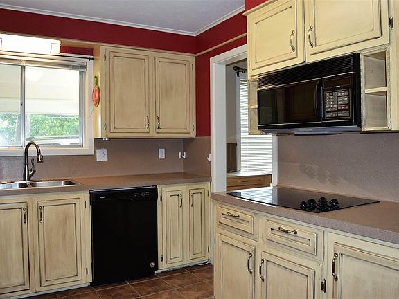 2nd image of 9 Meadow Ln