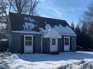 8 Grover St, East Syracuse, NY 13057