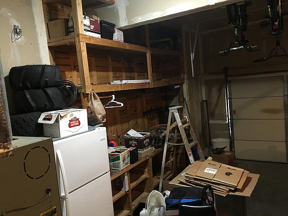 Convenient garage shelfing