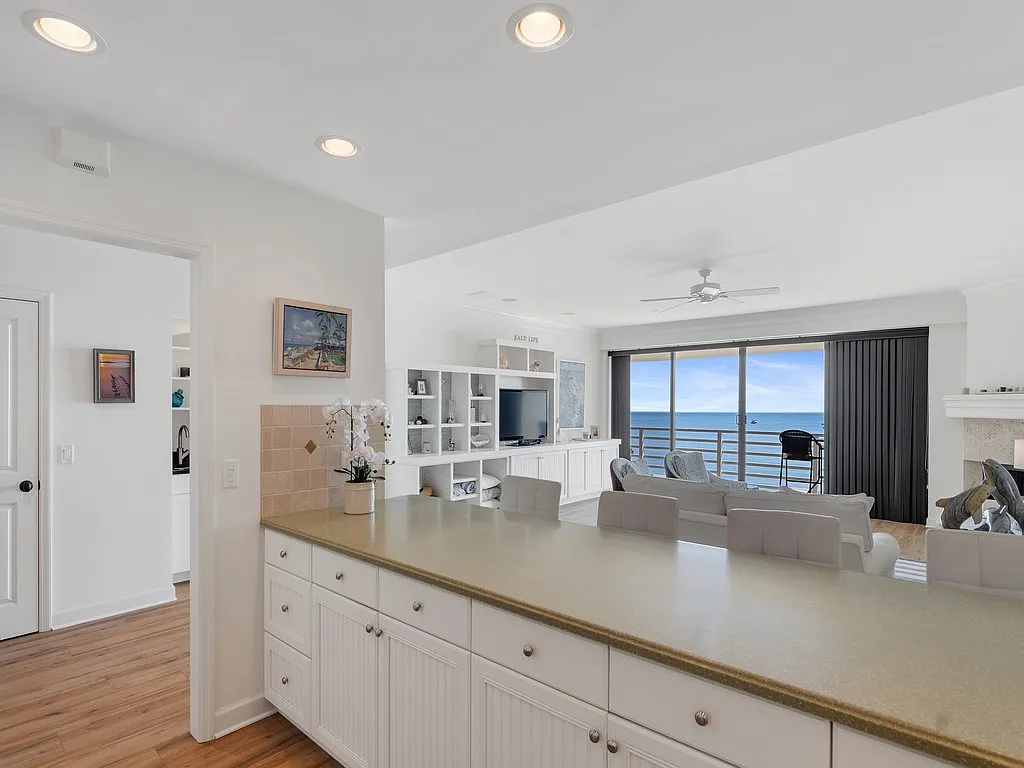 2 bed, 1632 sqft, $12,000 — Photo 3