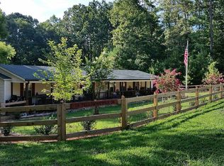 16 Yellow Hammer Dr SE, White, GA 30184