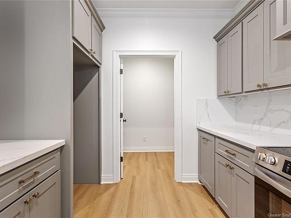 4th image of 4319 Howard St