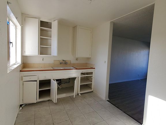 2nd image of 468 E Lancaster Blvd