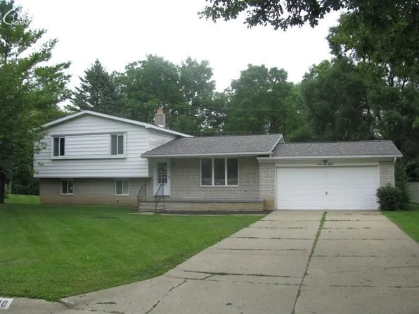 3180 Kings Brook Dr, Flushing, MI 48433