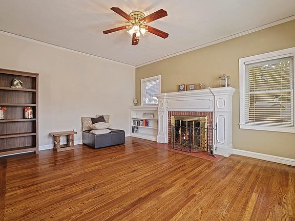 4th image of 717 Lexington Ave