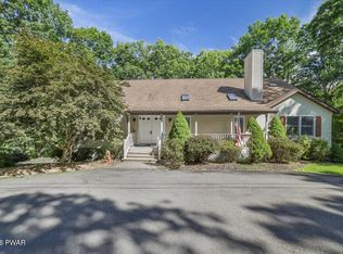 125 Cottonwood Dr, Hawley, PA 18428