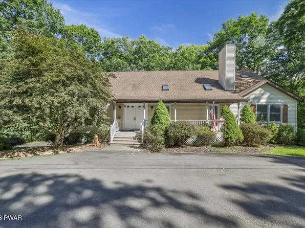 125 Cottonwood Dr, Hawley, PA 18428