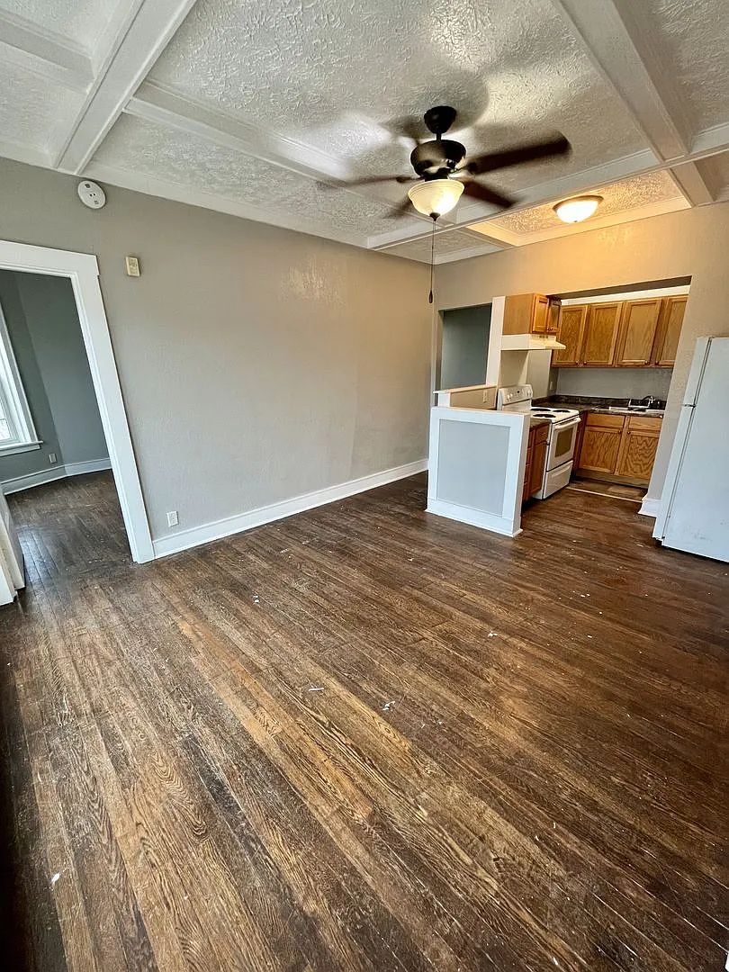 727 W Park — Photo 1