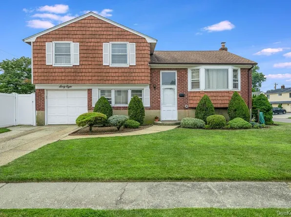 68 Dante Avenue, Hicksville, NY 11801