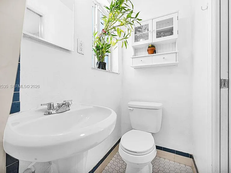 740 N 73rd Ave — Photo 25