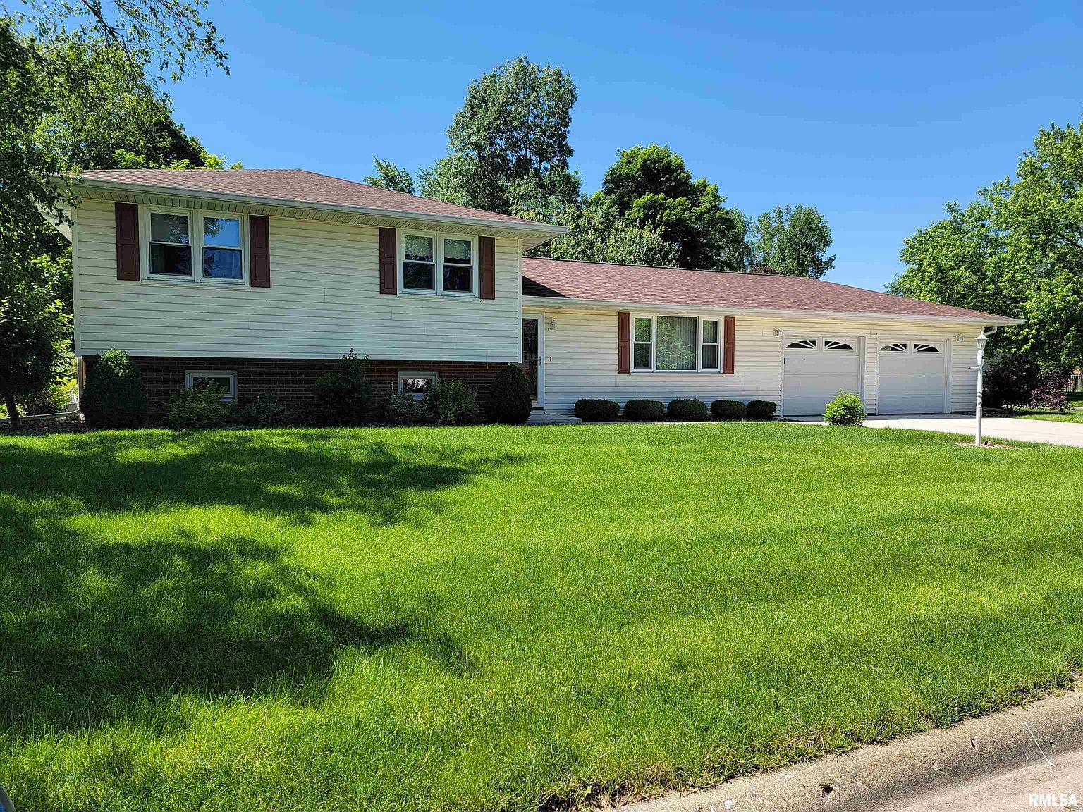 210 Lincoln Rd, Canton, IL 61520 | Zillow