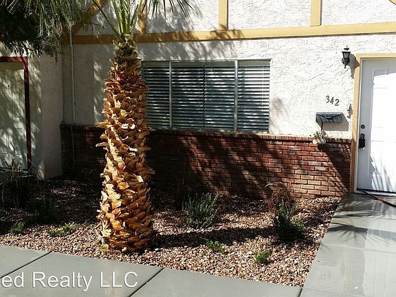 2nd image of 342 Greenbriar Townhouse Way