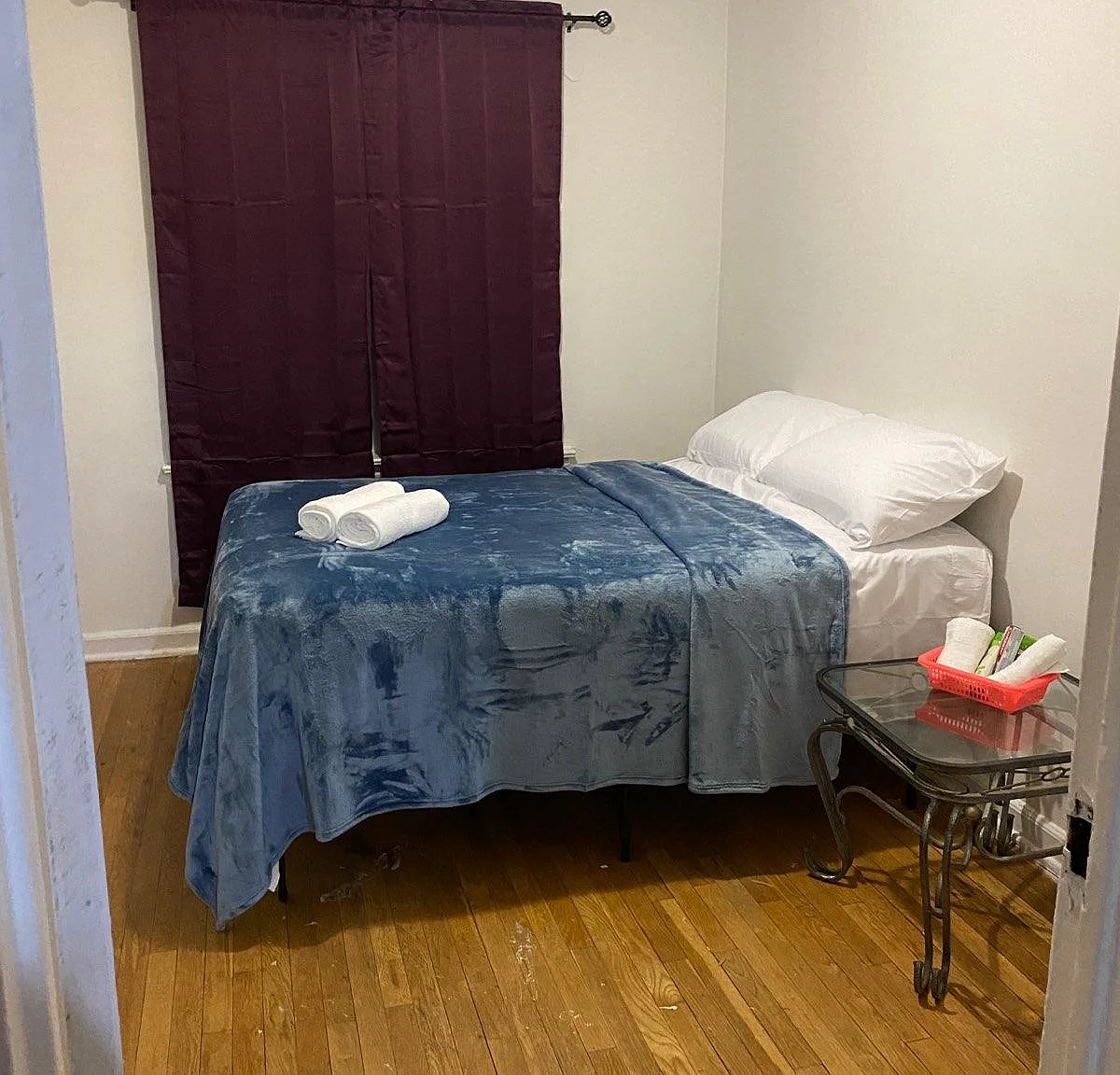 4 bed, 800 sqft, $1,000 — Photo 1