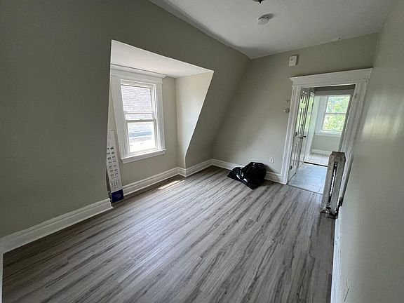 3rd image of 301 S Clinton St Floor 3