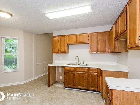 4th image of 1521 Chelsea Downs Dr NE