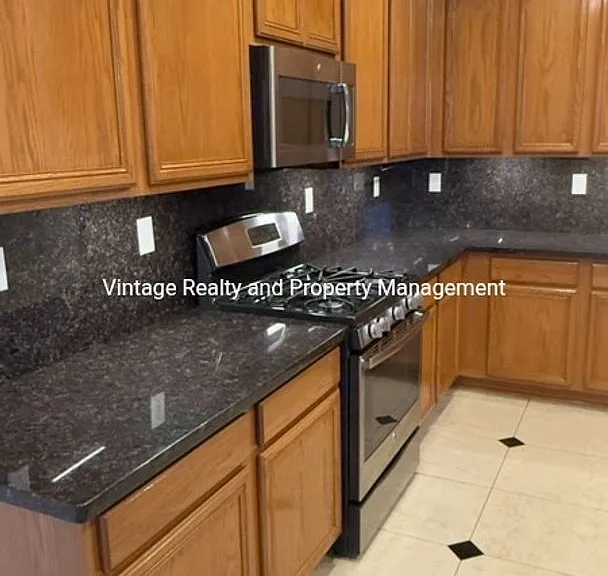 244 Lazy Ridge Ave — Photo 9