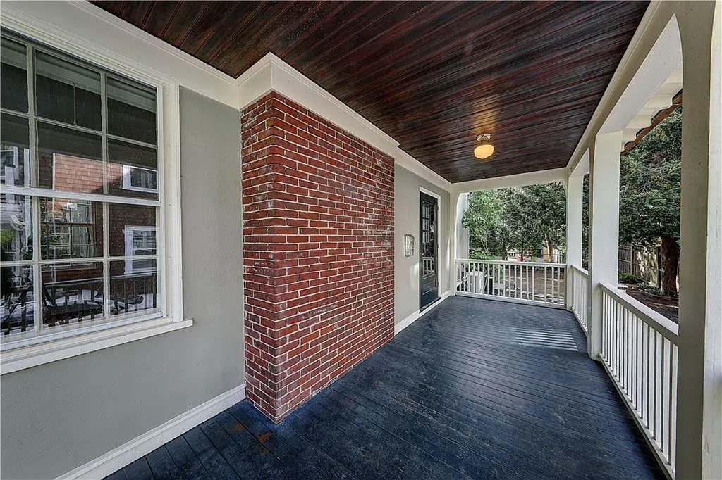 4 bed, 2.5 bath, 2700 sqft, $4,200 — Photo 2