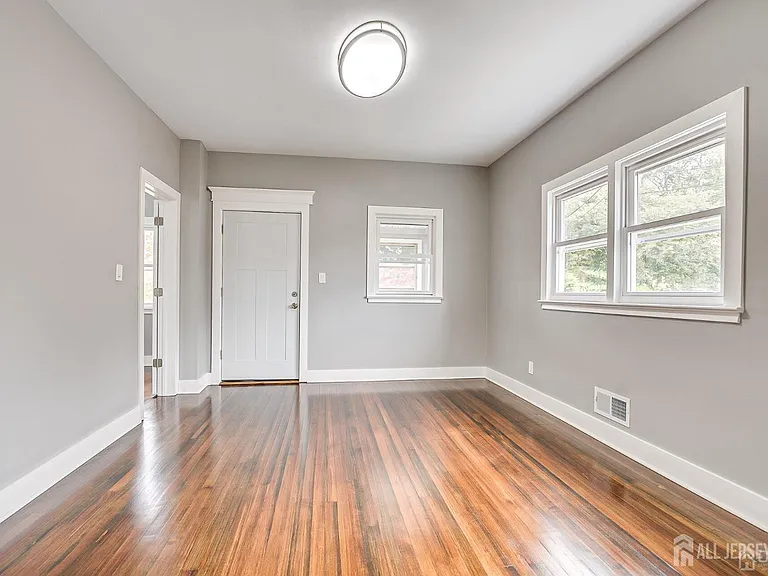 48 Johnson Pl — Photo 8