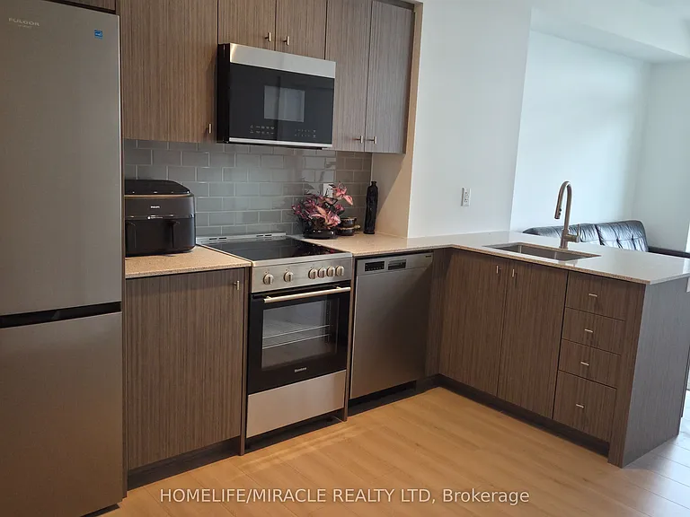 25 Wellington St S #3008 — Photo 16