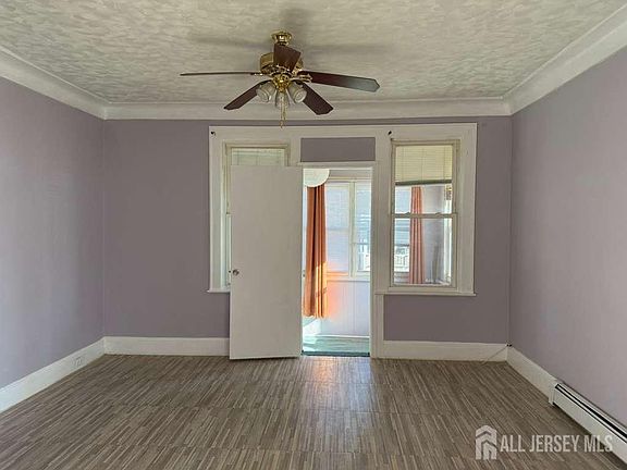 4th image of 231 Myrtle Ave
