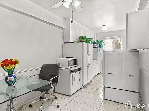 4th image of 530 Grand St APT E4a