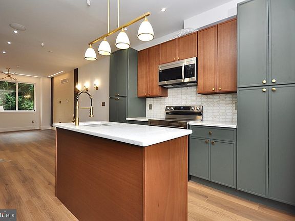 5th image of 2043 N Orkney St