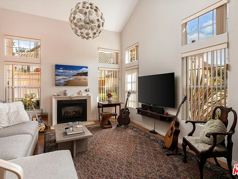 1256 Cravens Ln #3 — Photo 3