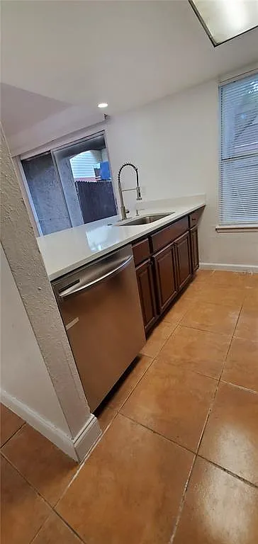 2 bed, 1.5 bath, 1174 sqft, $1,600 — Photo 2