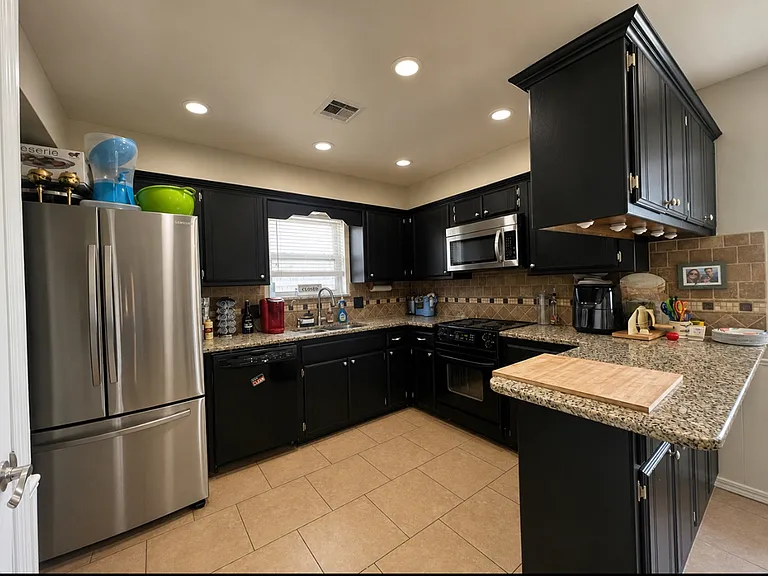 521 Cypress Dr — Photo 4