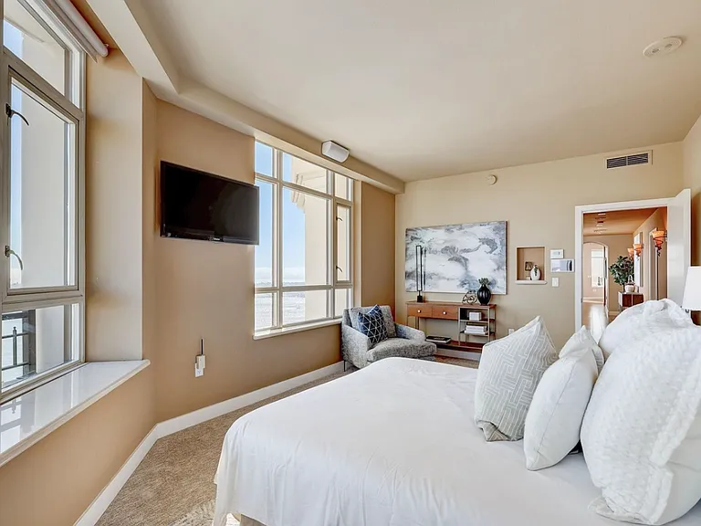 700 W Harbor Dr W #2902 — Photo 39