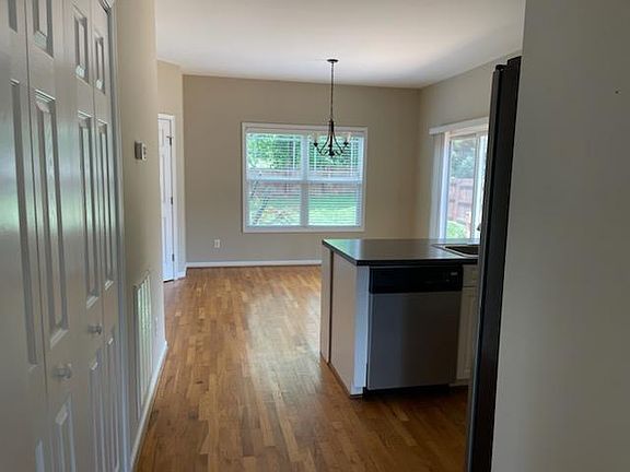2nd image of 50 Mackay Ln