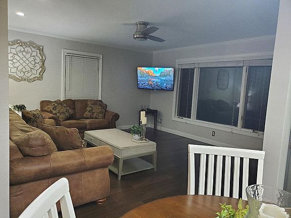 3rd image of 400 S Glen Ave
