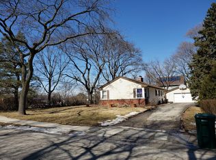 2384 Dehne Rd, Northbrook, IL 60062