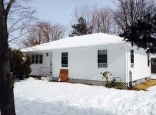 147 Bellport Ave, Bellport, NY 11713