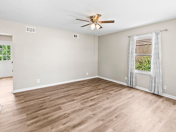 5th image of 2901 Twin City Dr