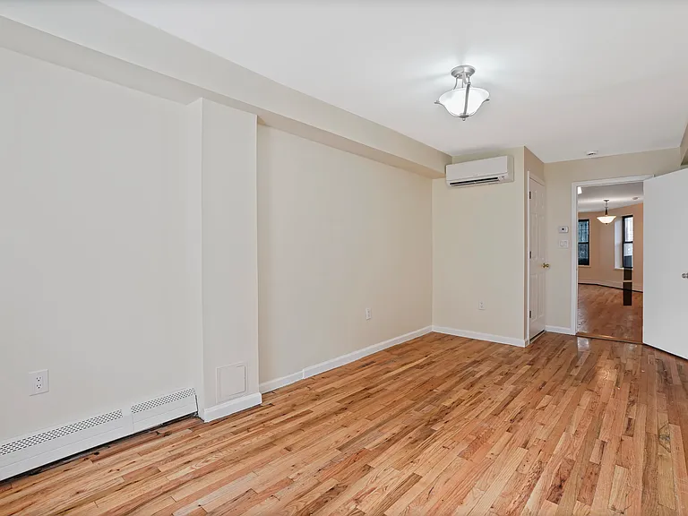 16 Russell St #GROUND-FLOOR — Photo 7
