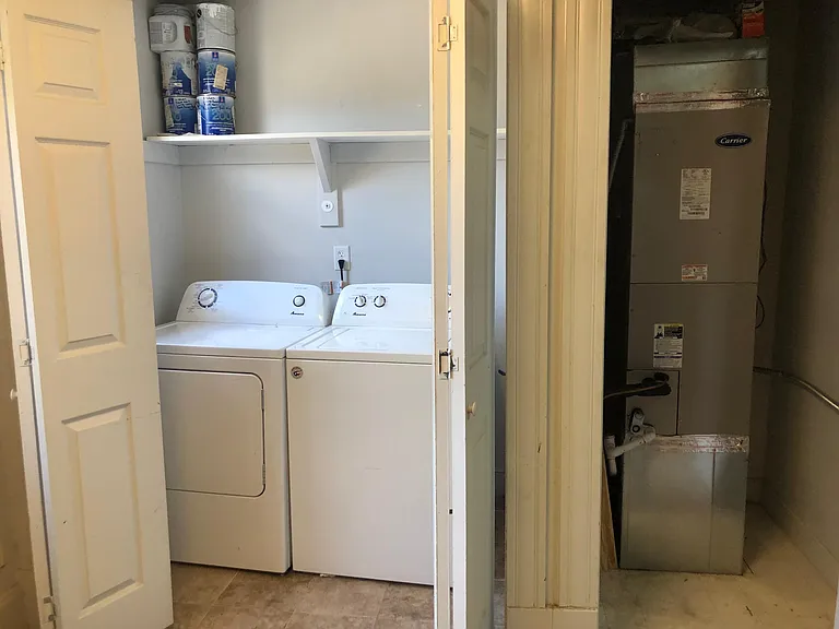 1420 W Clay St — Photo 5