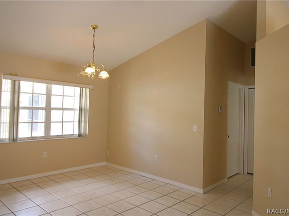 5th image of 2864 N Churchill Way