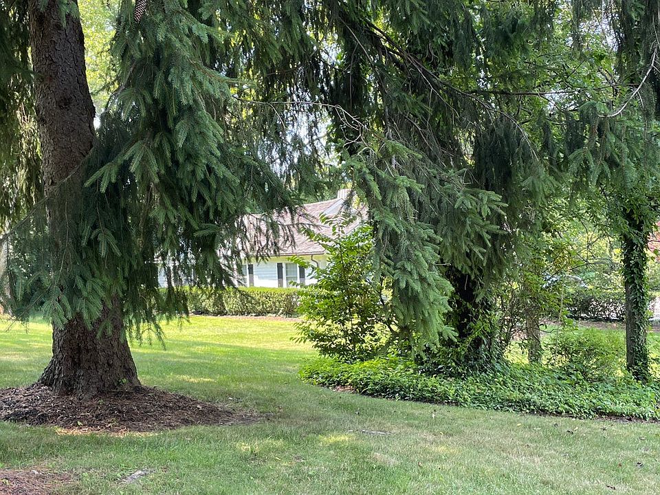 2nd image of 15 Abbington Dr