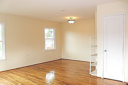 Light-filled living/dining room